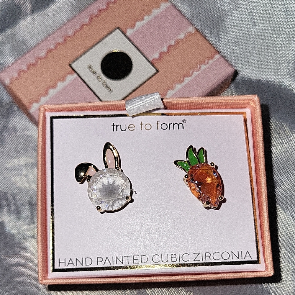 True to Form Bunny And Carrot Cubic Zirconia Earrings BNIB ta M LS